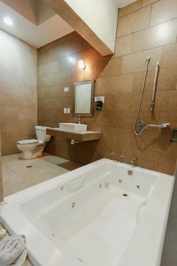 Auto Hotel Las Maravillas Santa Cruz Xoxocotlán Esterno foto